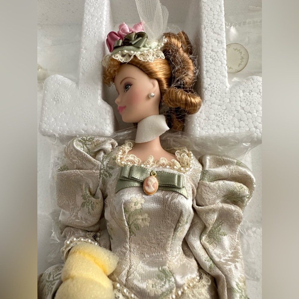NIB 🍃🕊️Mint Memories 1998 Limited Edition Porcelain Barbie Doll
